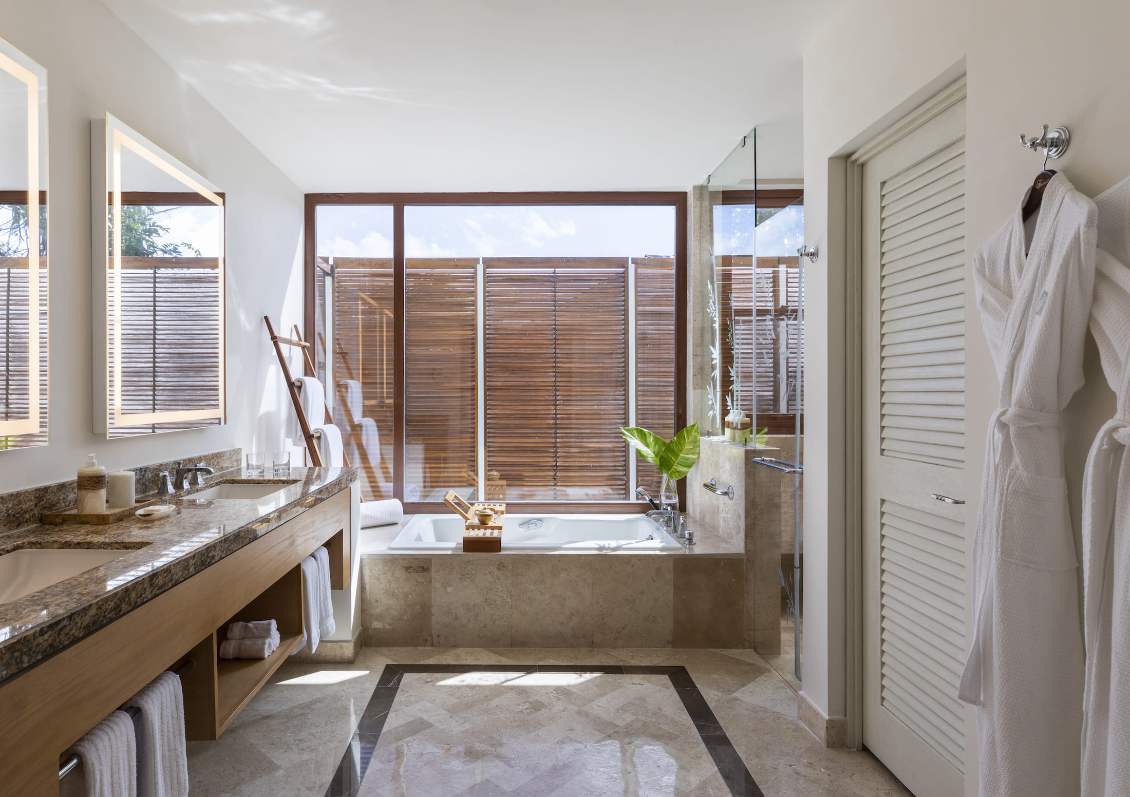 Deluxe Casita Room bathroom
