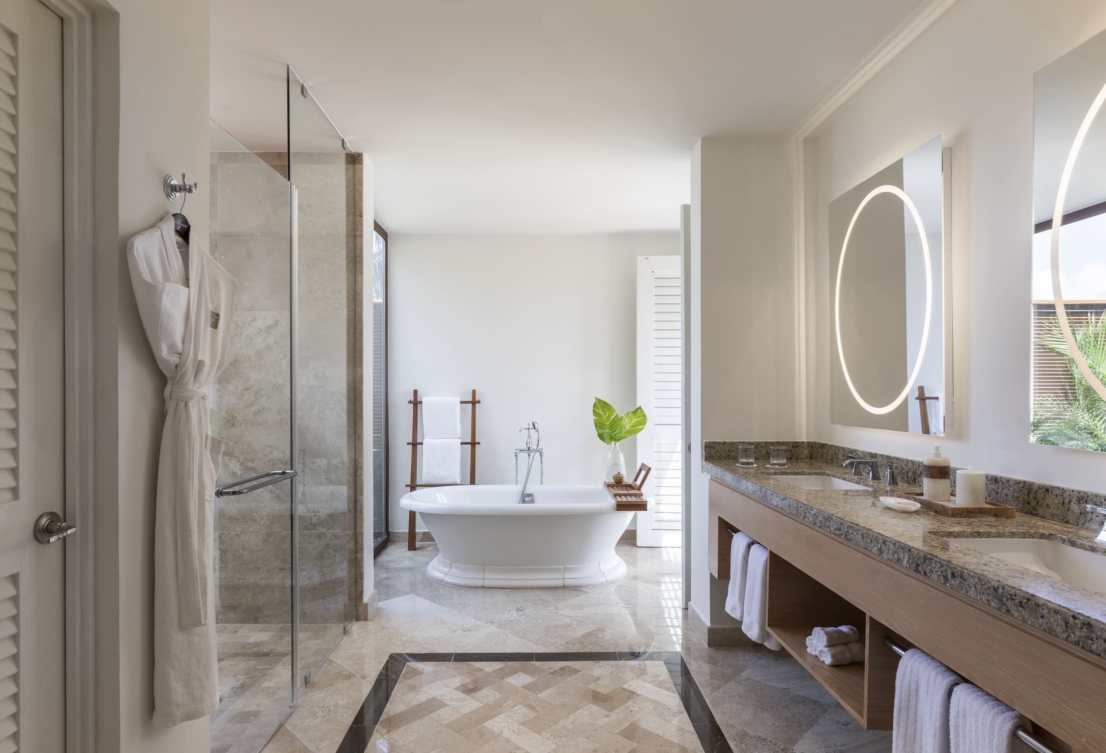 Fairmont Mayakoba's El Camaleon Presidential Suite soaking tub