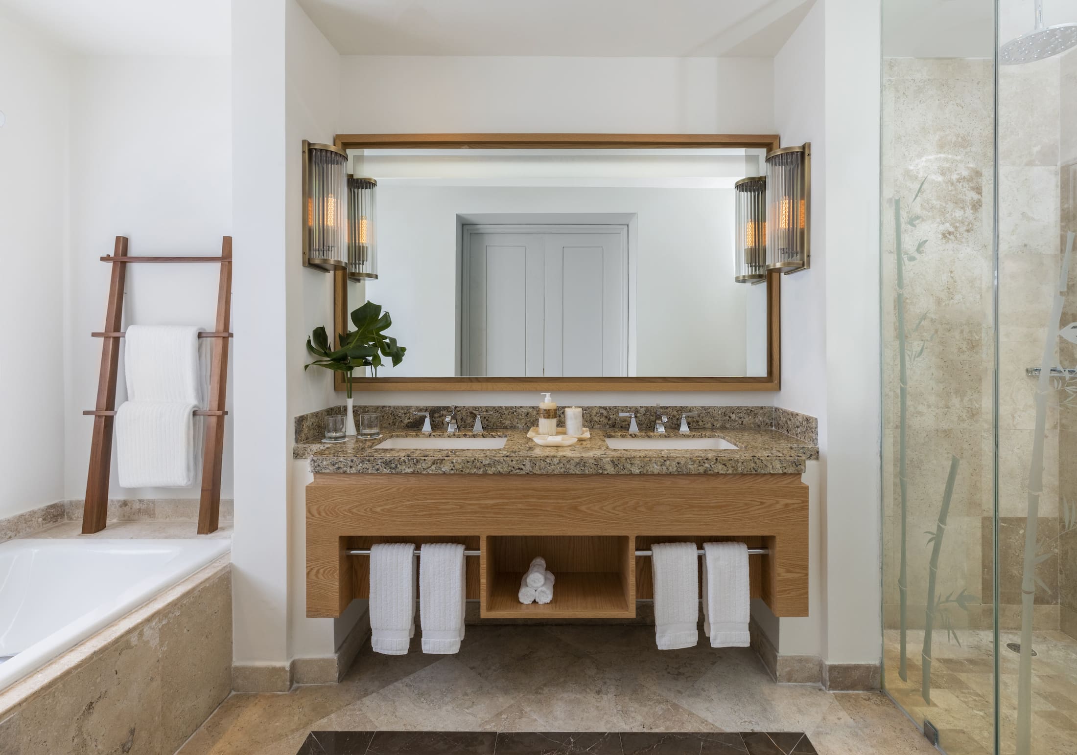 Fairmont Mayakoba's Fairmont Room bathroom