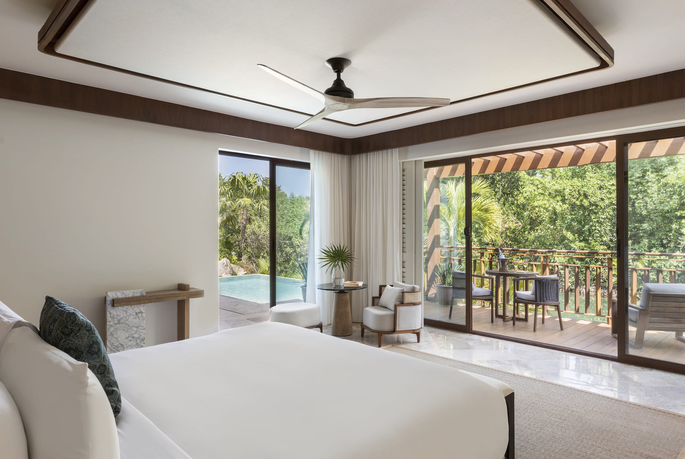 La Tortuga Presidential Suite bed and terrace