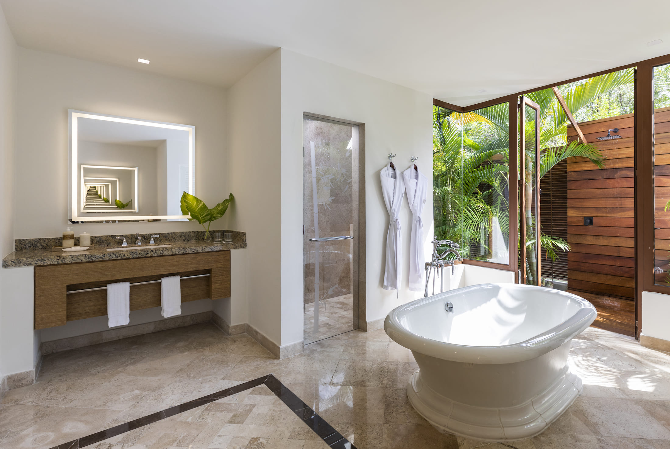 La Tortuga Presidential Suite soaking tub