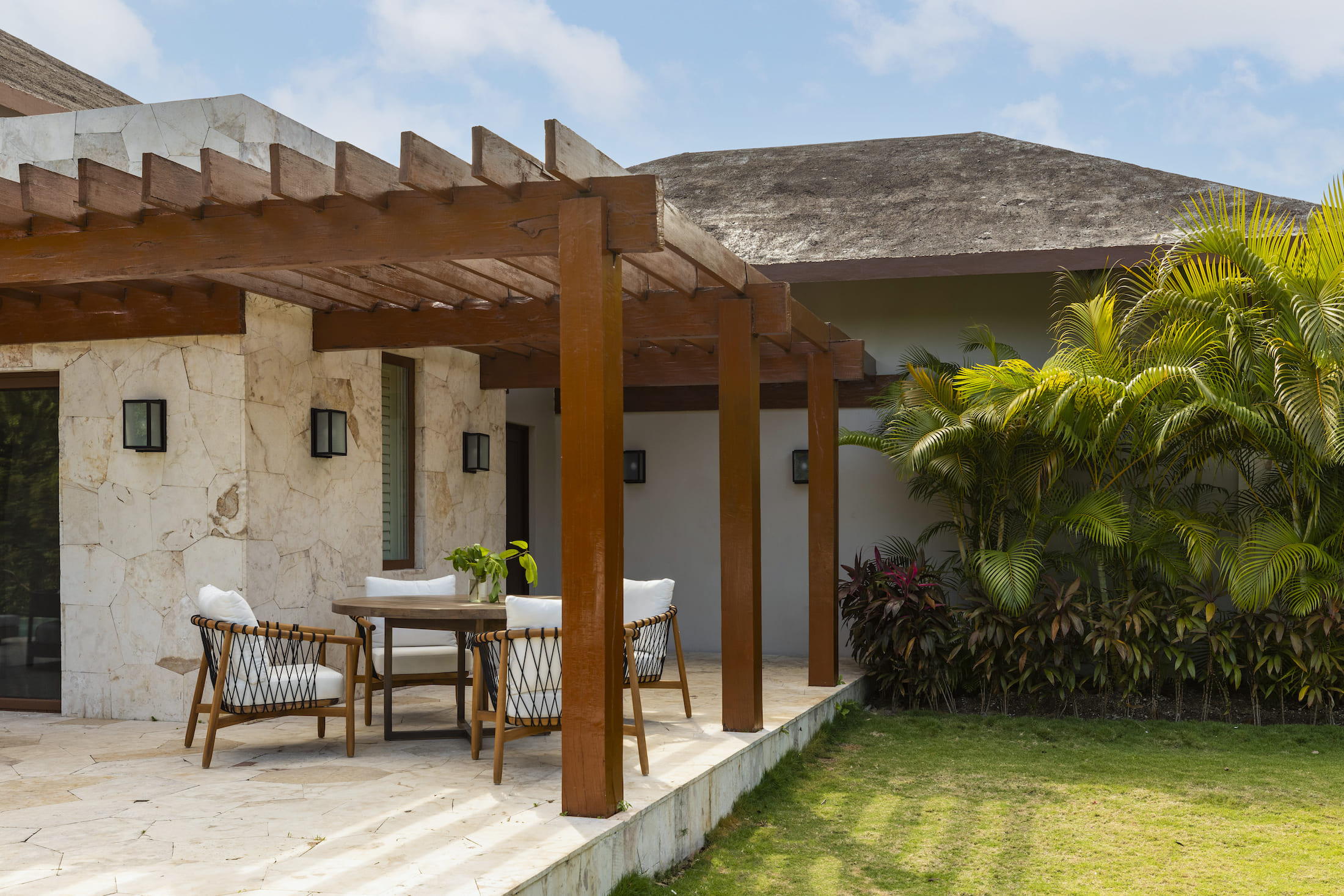 La Tortuga Presidential Suite outdoor dining area