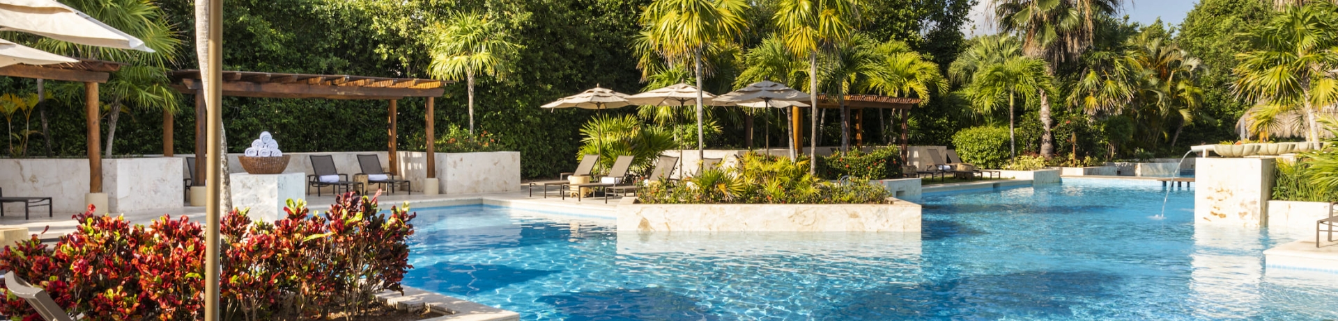 Fairmont Mayakoba's outdoor swimming pool.